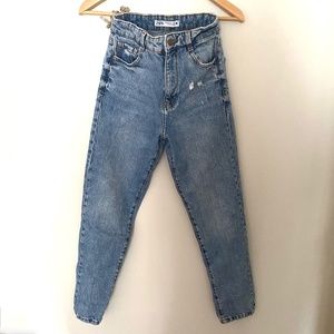 ZARA Light Washed Woman's Size 0/24 or XS Mom Jeans